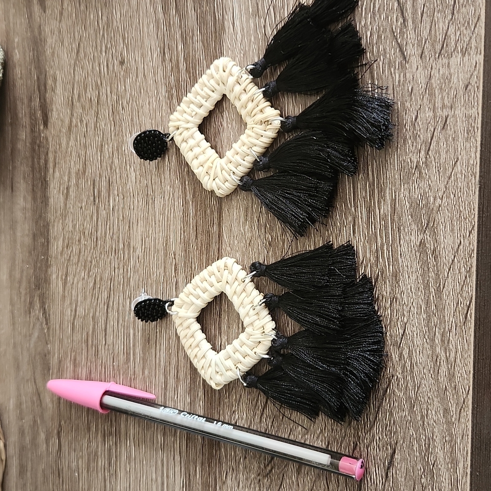 Chic Tassel and Rattan Boho Statement Earrings - Picture 6 of 6